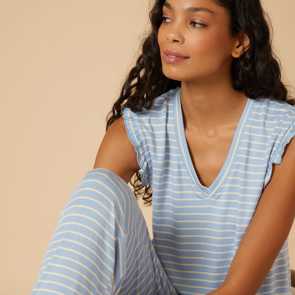 Dream Ruffle V-neck with Cropped Pant